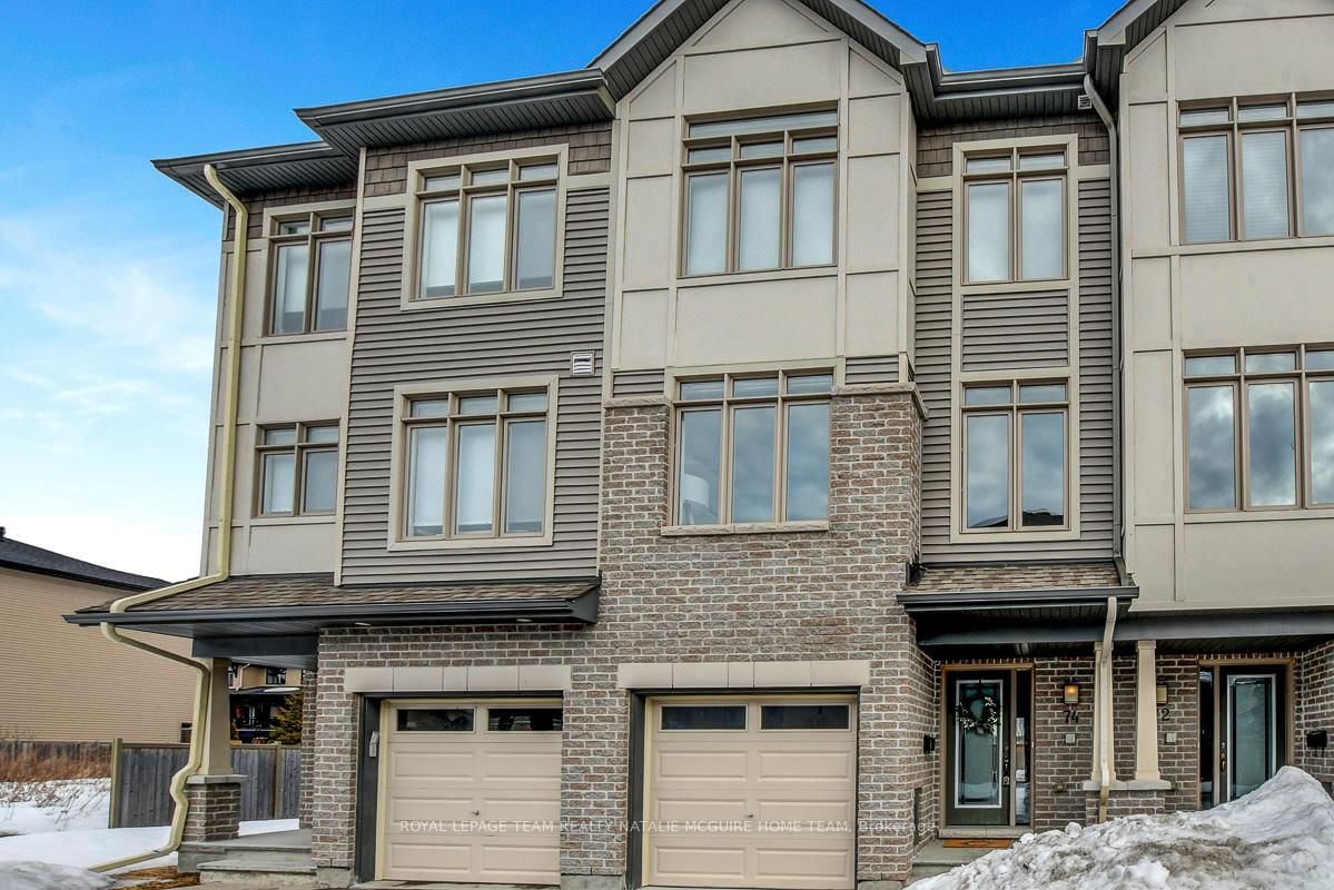 Townhouse for sale at 74 Barn Swallow Private N/A, Ottawa, Riverside South/Gloucester Glen, K4M 0H5 - MLS: X12019466