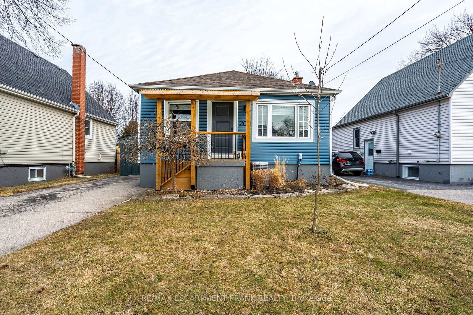 Detached House sold at 203 East 25th Street, Hamilton, Eastmount, L8V 3A4 - MLS: X12019681