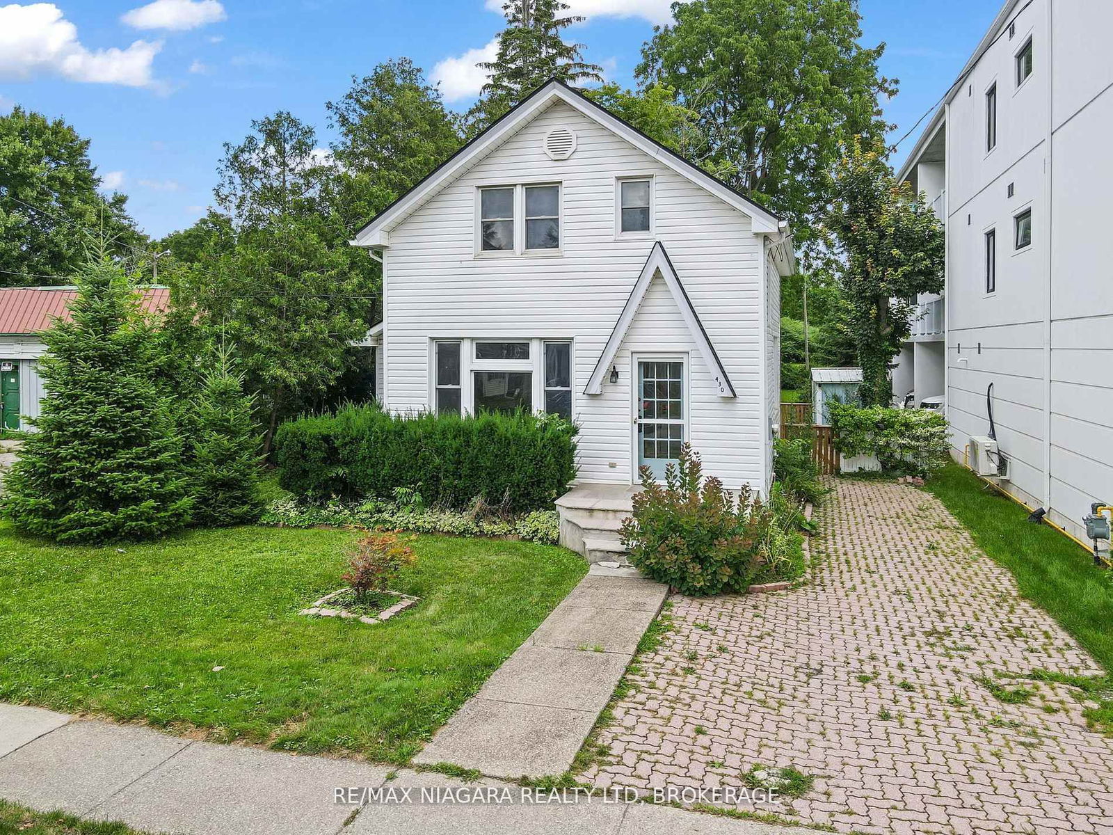 Building at 430 Ridge Road, Fort Erie, Ridgeway