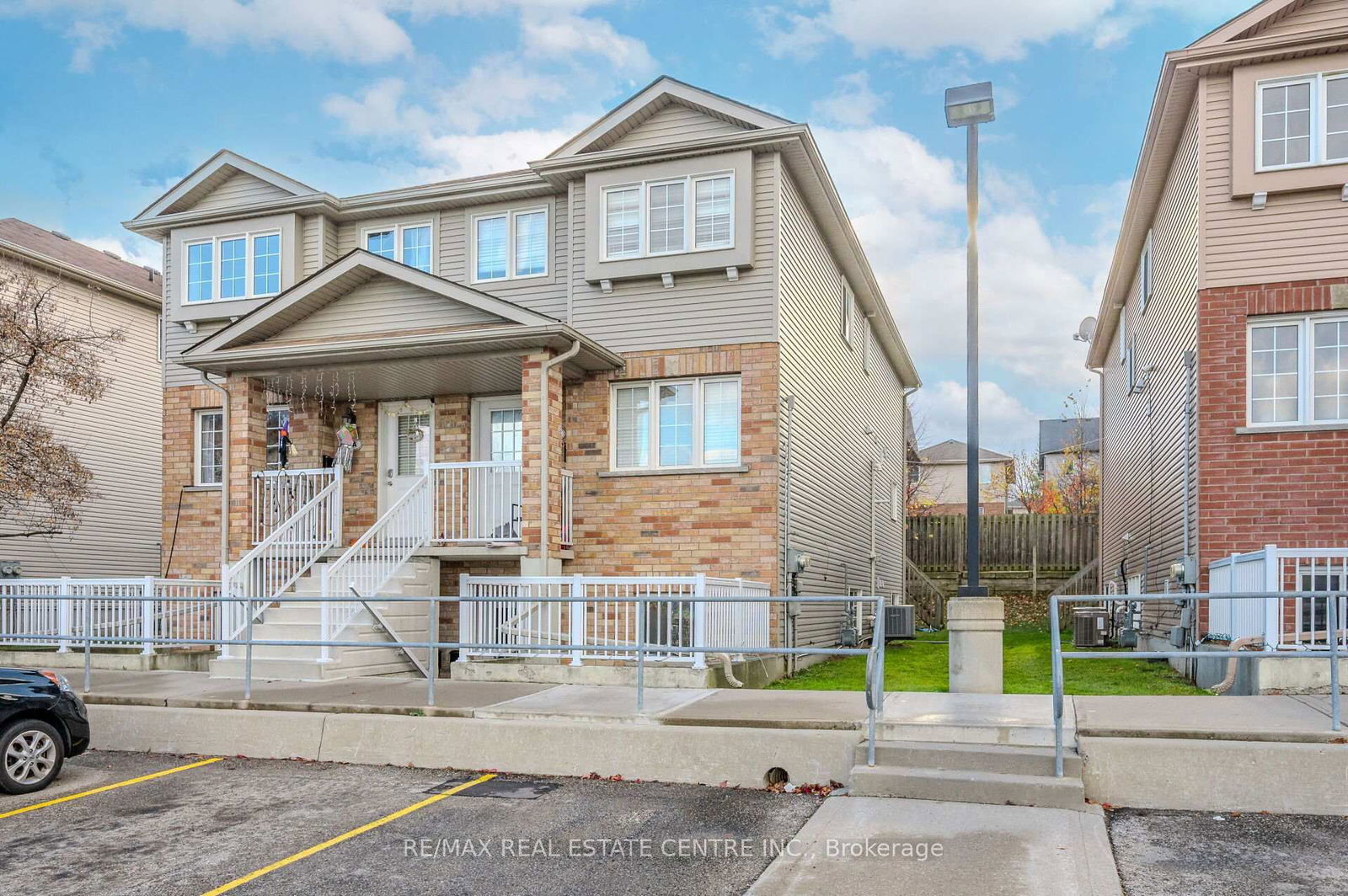 Townhouse for sale at 3D-50 Howe Drive, Kitchener, N2E 0A3 - MLS: X12019938