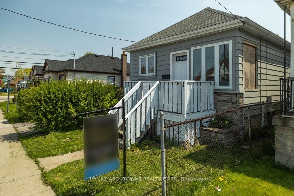 Detached House for sale at 126 HARMONY Avenue, Hamilton, Homeside, L8H 4Y3 - MLS: X12020091