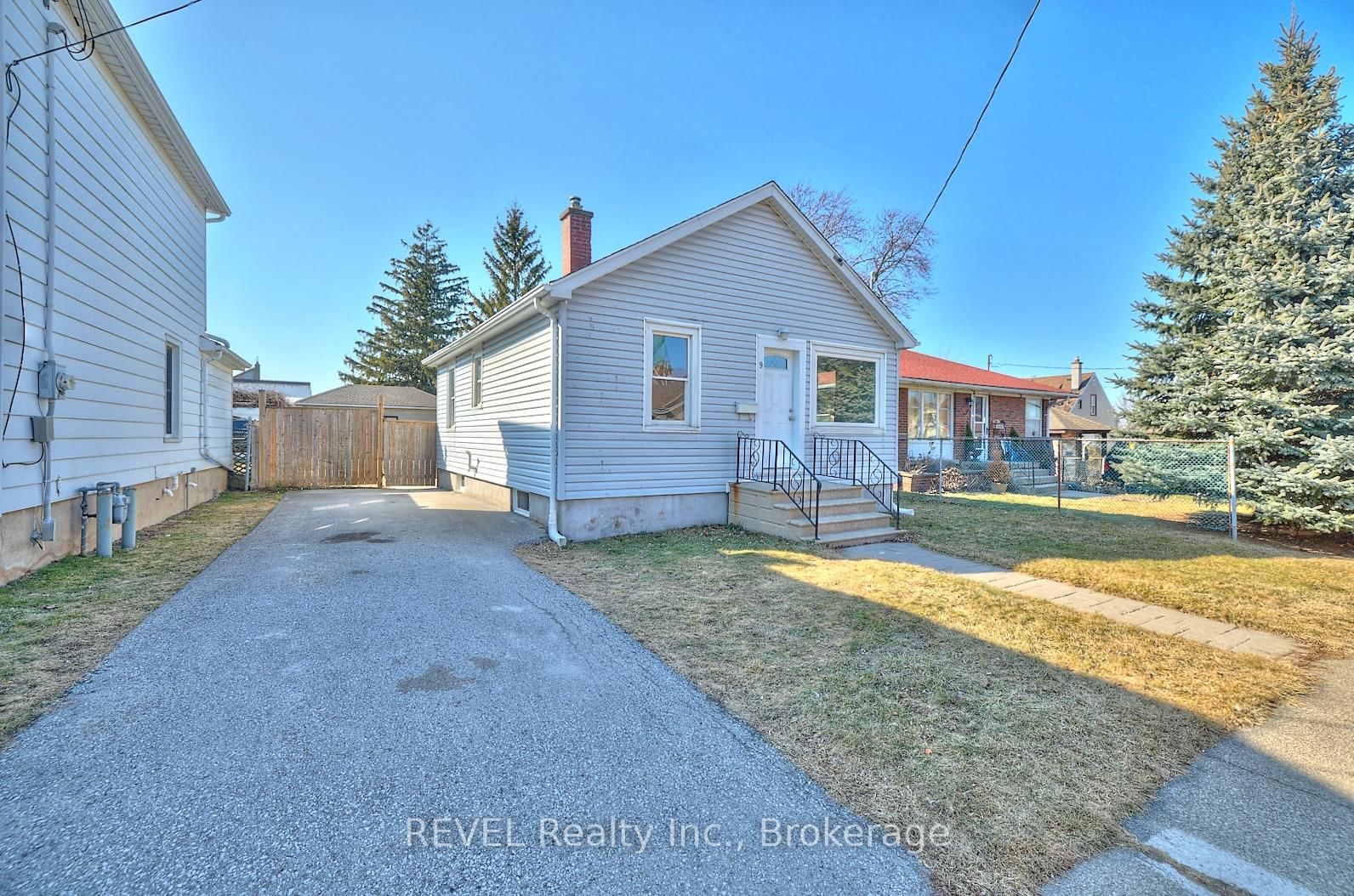 Detached House for sale at 9 Colborne Street, Thorold, Thorold Downtown, L2V 3P6 - MLS: X12020595