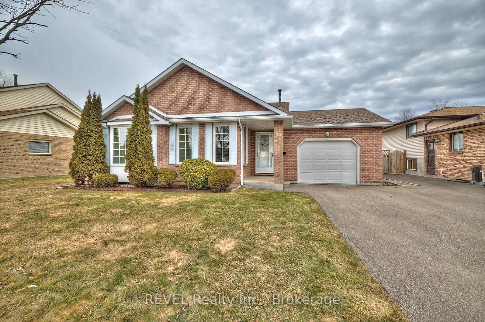 Detached House for sale at 40 Northwood Drive, Welland, N. Welland, L3C 6R9 - MLS: X12020877