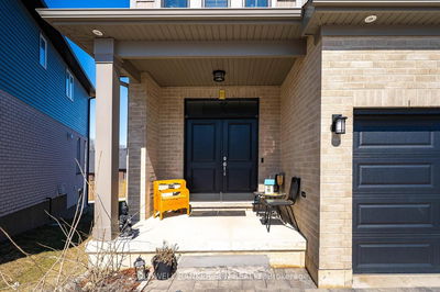 24 Sutherland Cres, Ingersoll - South image-0-3