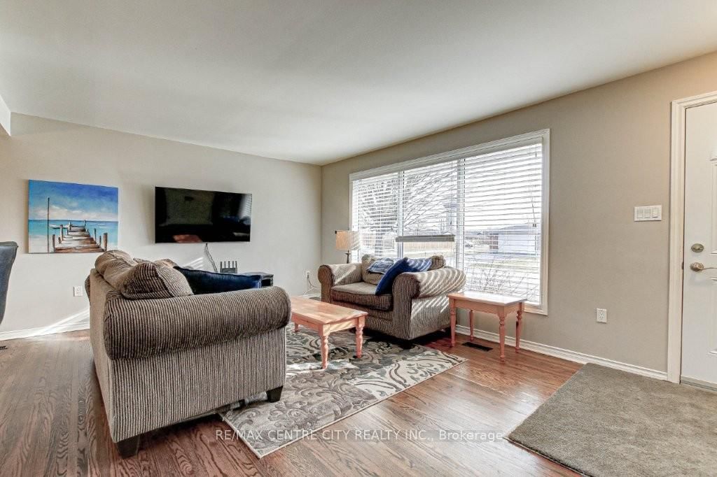 Detached House for sale at 376 LARRY Street, Central Elgin, Port Stanley, N5L 1H5 - MLS: X12020985