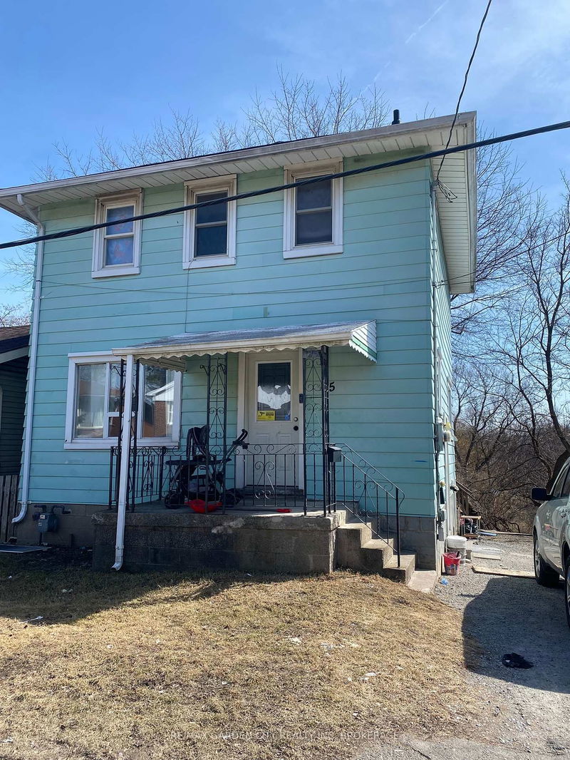 home for lease on Lower-25 Gale Crescent