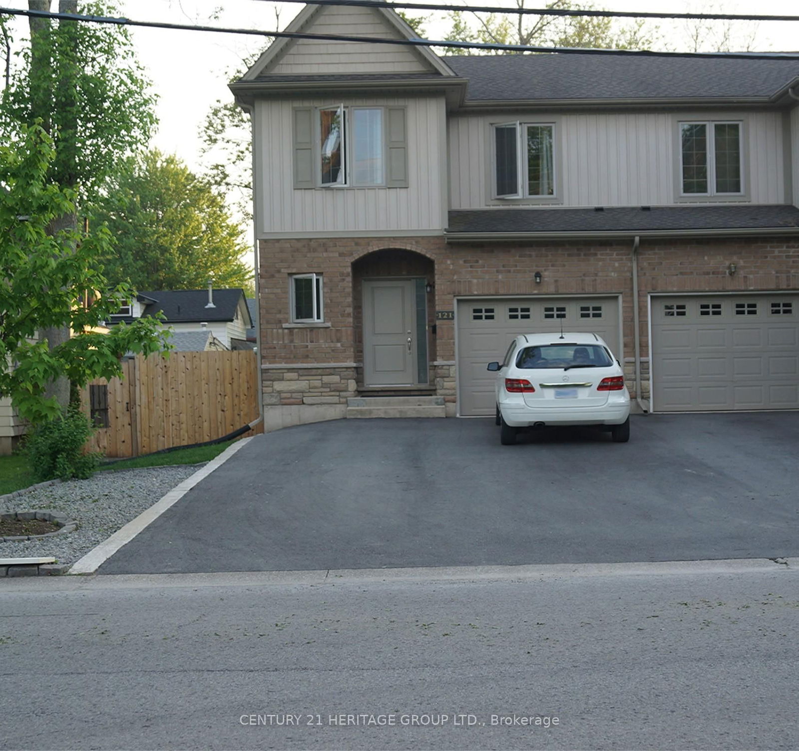 Townhouse for sale at 121 Albert Street, Fort Erie, Lakeshore, L2A 5L3 - MLS: X12021408