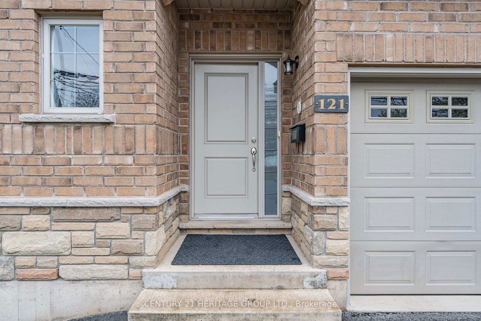 Townhouse for sale at 121 Albert Street, Fort Erie, Lakeshore, L2A 5L3 - MLS: X12021408