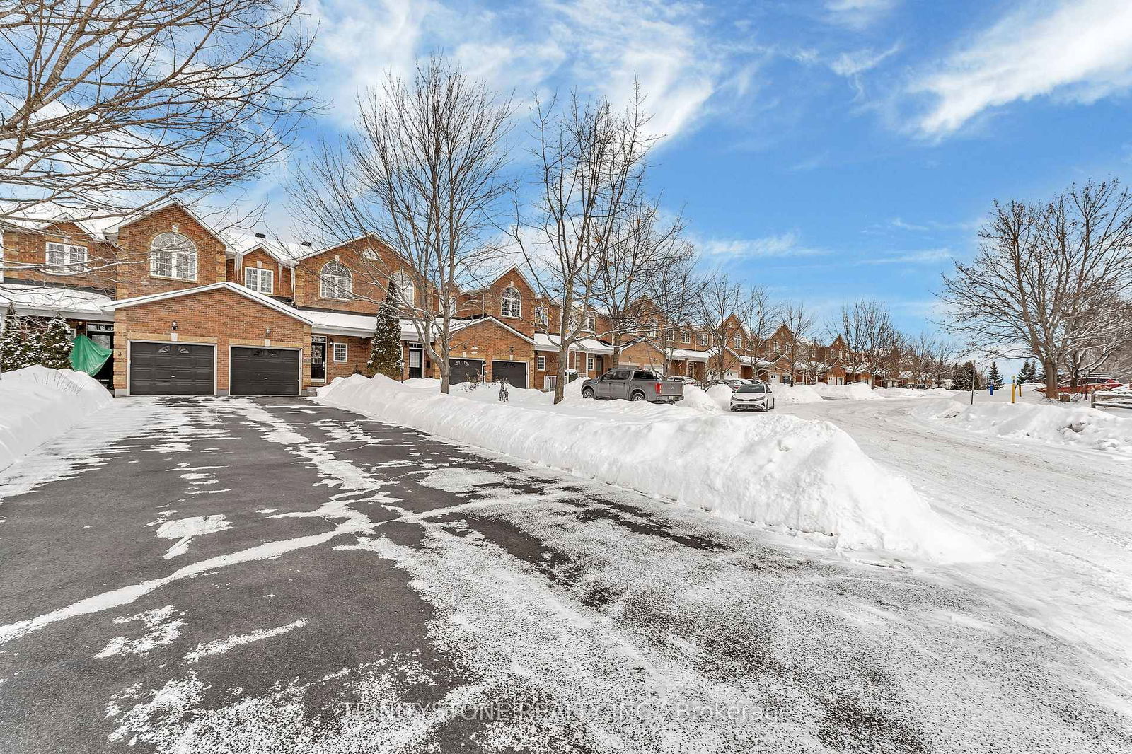 Townhouse for sale at 5 Laumann Court, Stittsville, Stittsville (Central), K2S 1V9 - MLS: X12021887