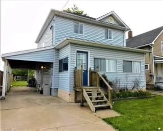 Detached House for sale at 11 Myrtle Avenue, Welland, Welland Downtown, L3B 2A8 - MLS: X12022003