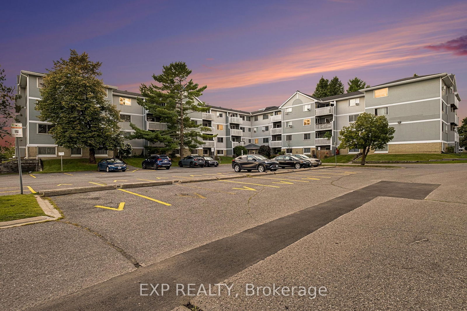 Condo sold at 102-214 Viewmount Drive, Ottawa, Borden Farm/Stewart Farm/Carleton Heights/Parkwood Hills, K2E 7X3 - MLS: X12022043