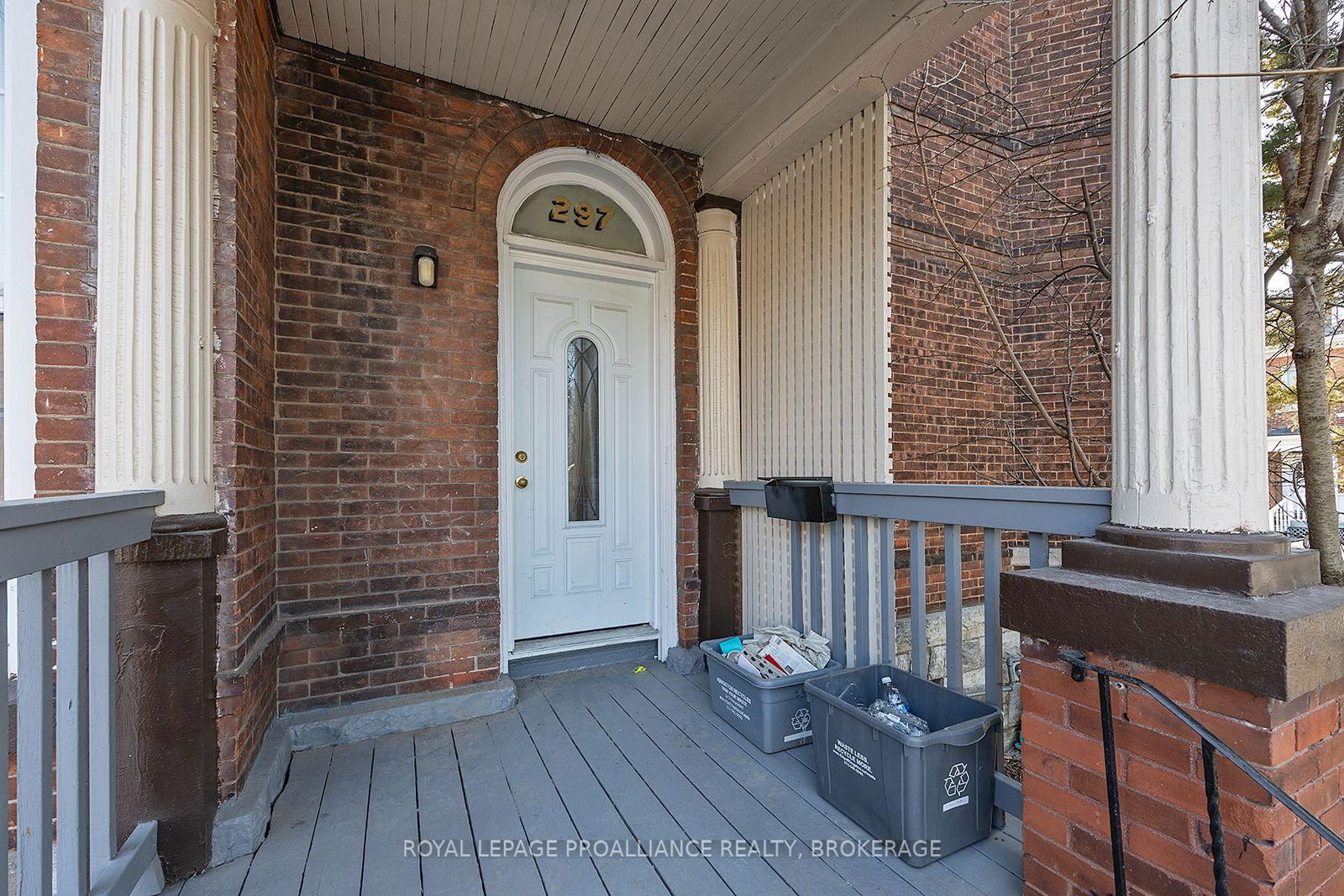 Townhouse for sale at 297 University Avenue, Kingston, Central City East, K7L 3R3 - MLS: X12022513