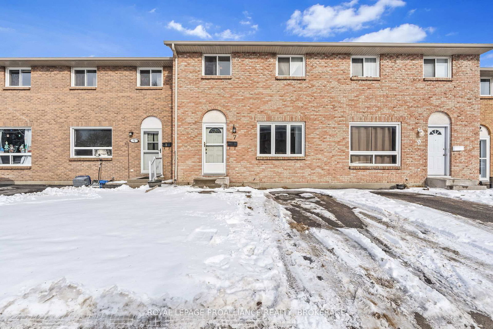 Townhouse for sale at 7 Rosemund Crescent, Kingston, West of Sir John A. Blvd, K7M 6Y8 - MLS: X12022596