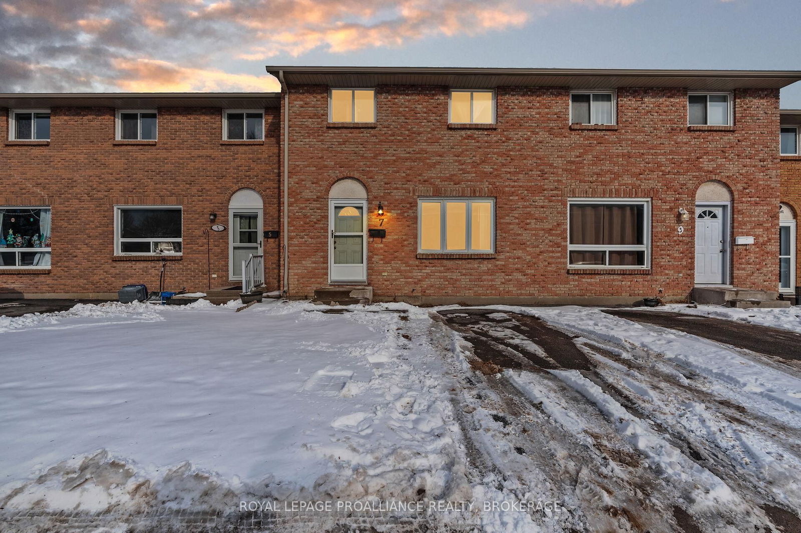 Townhouse for sale at 7 Rosemund Crescent, Kingston, West of Sir John A. Blvd, K7M 6Y8 - MLS: X12022596