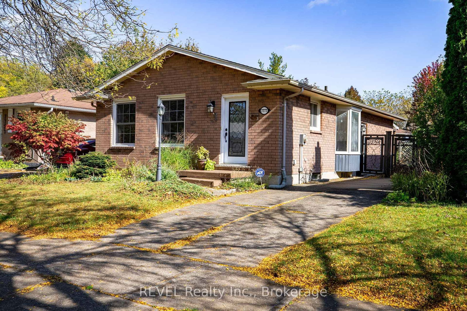 Detached House for sale at 7777 Ethel Street, Niagara Falls, West Wood, L2H 2M9 - MLS: X12022884