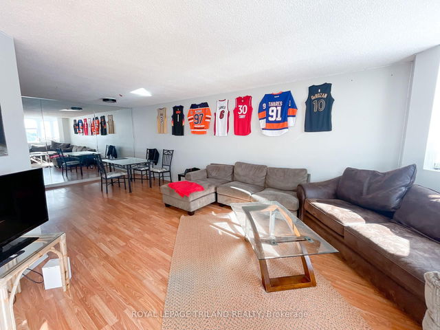 1312 - 695 Richmond Street