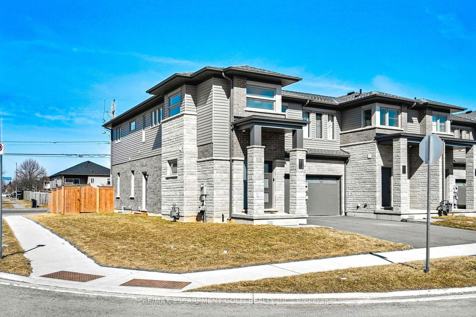 Townhouse for lease at 7300 Marvel Drive, Niagara Falls, Brown, L2H 3V5 - MLS: X12023859