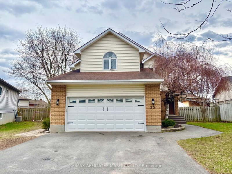 20 Forestdale Cres, Cornwall, K6K 1V7 | Image 2