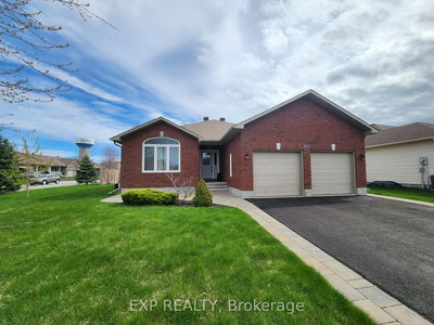 411 Van Dusen St, Almonte - Almonte