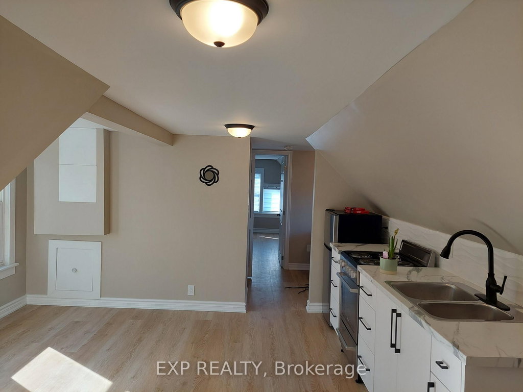 LOFT - 148 Gibson Avenue