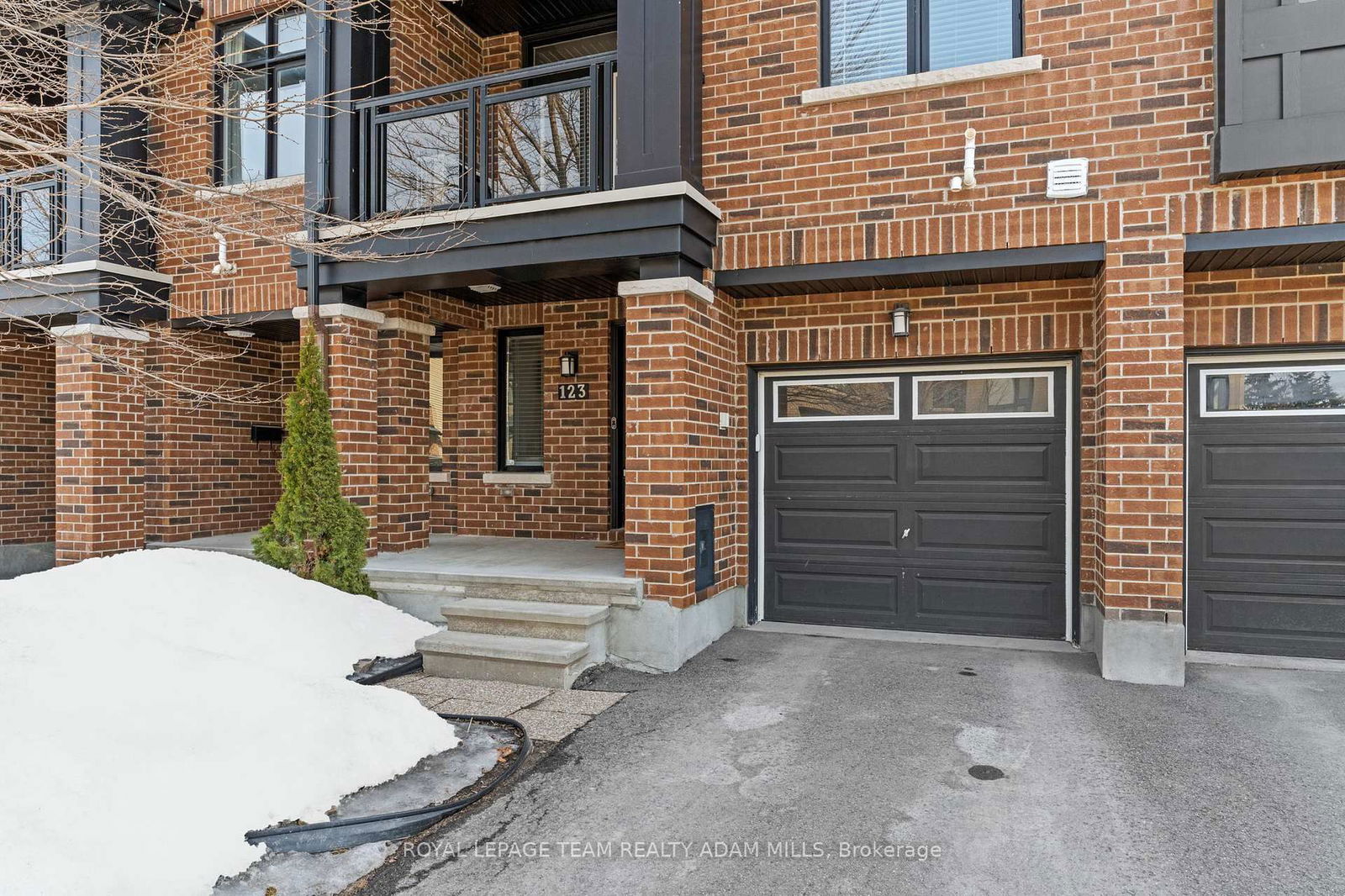 Townhouse sold at 123 Wild Senna Way, Ottawa, Barrhaven - Longfields, K2J 5B2 - MLS: X12025245