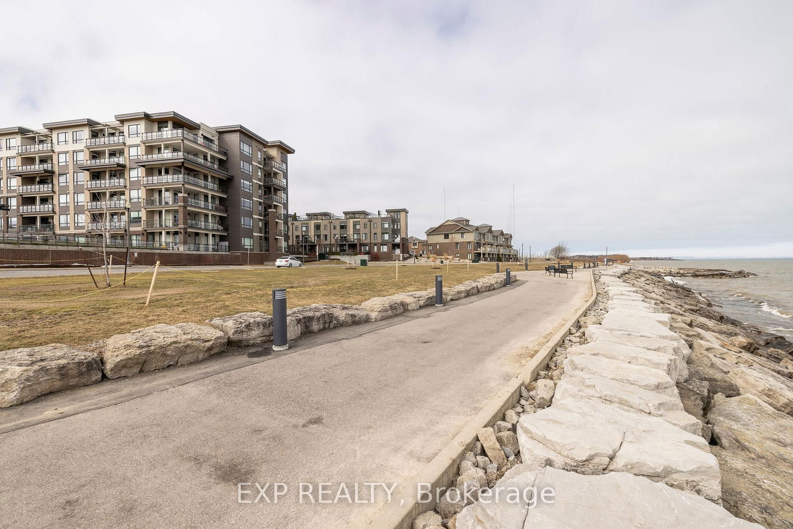 Condo for sale at 217-40 Esplanade Lane, Grimsby, L3M 0G9 - MLS: X12025848