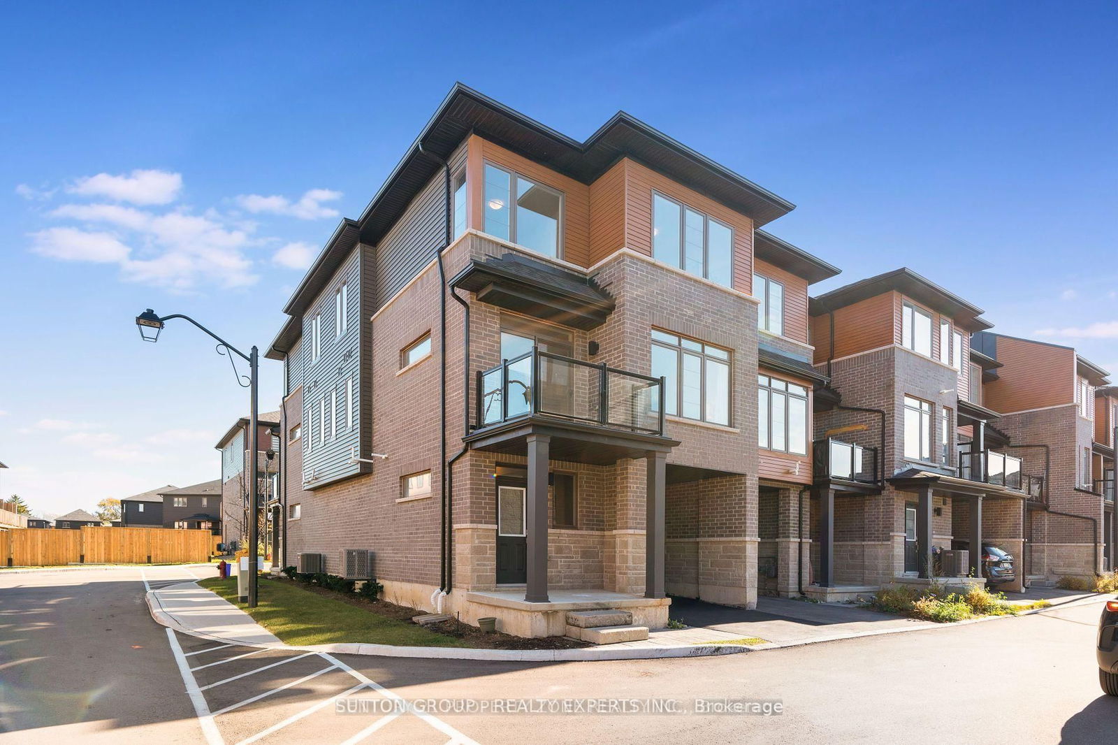 Townhouse for sale at 102-61 Soho Street, Hamilton, Stoney Creek Mountain, L8J 0M6 - MLS: X12025893