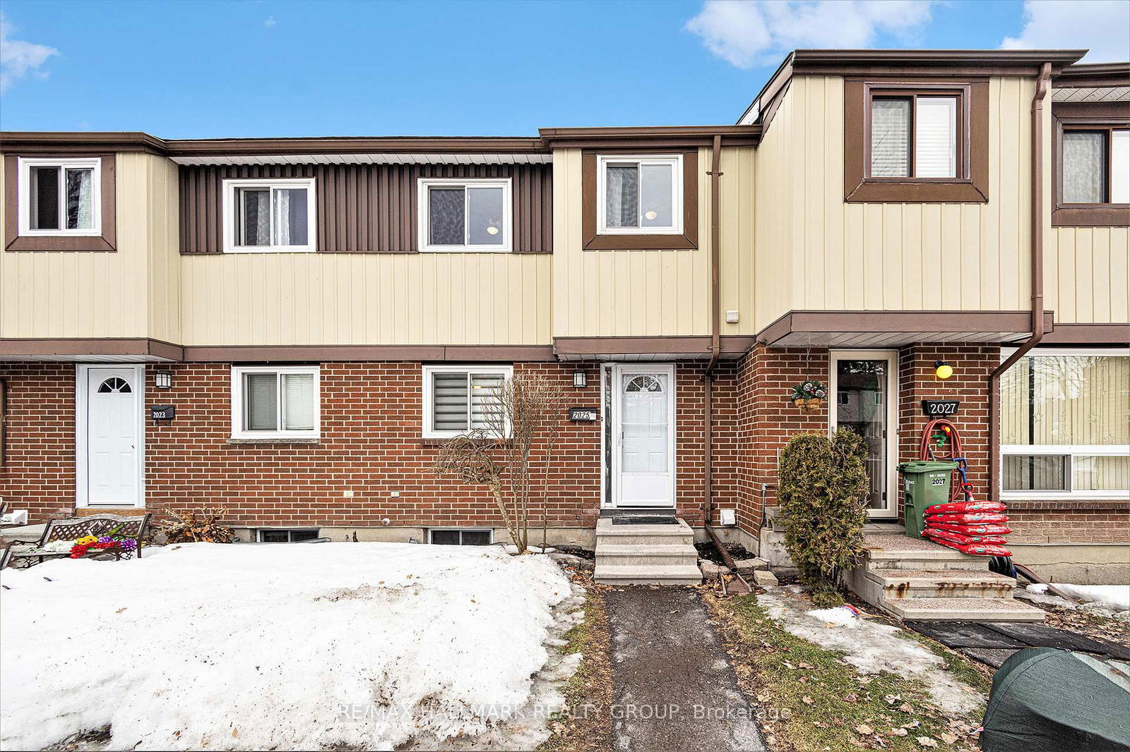 Townhouse for sale at 2025 Kelden Crescent, Ottawa, Blackburn Hamlet (South), K1B 4Y1 - MLS: X12026057