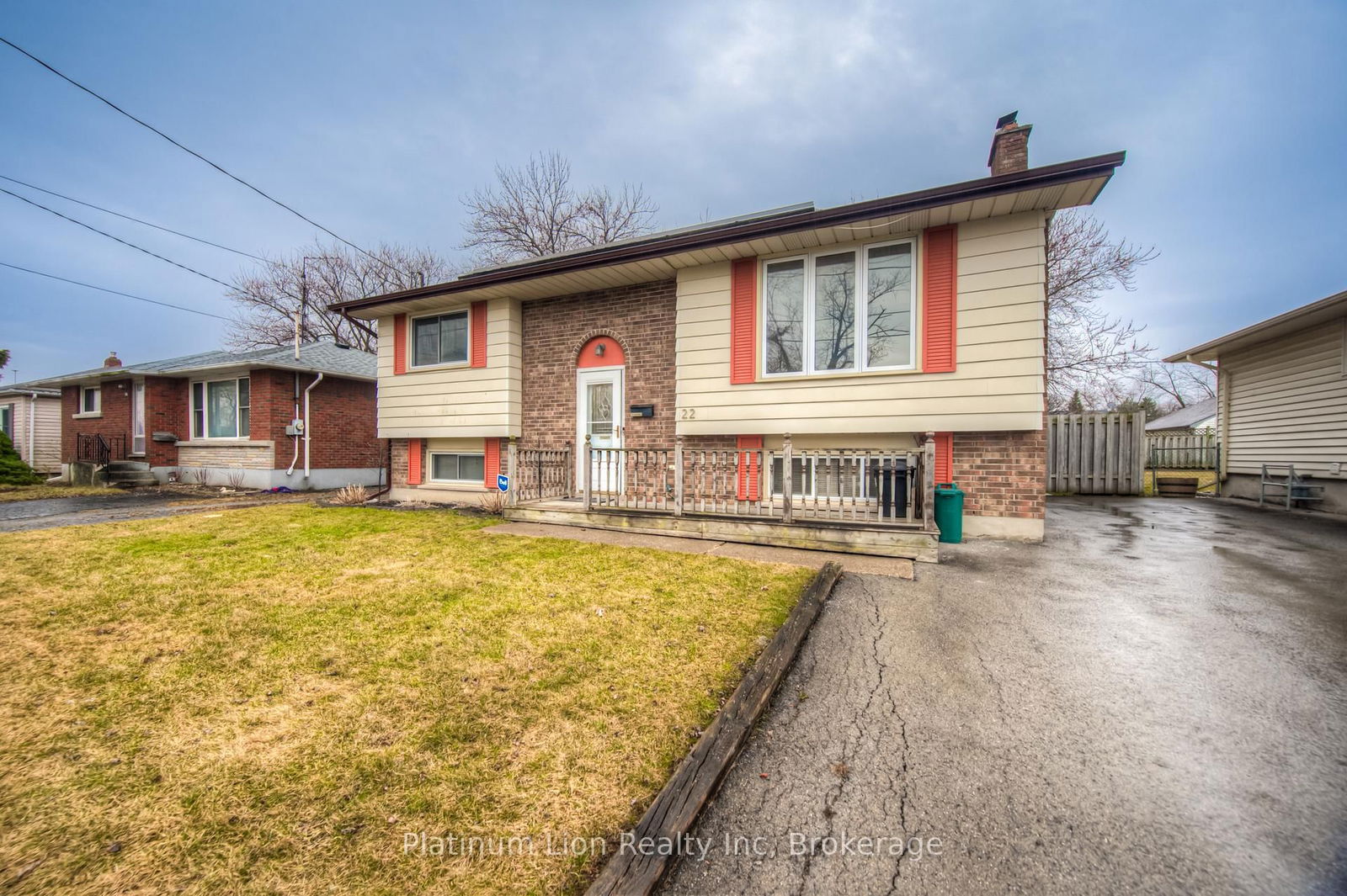 Detached House for sale at 22 Battersea Avenue, St. Catharines, E. Chester, L2P 1L7 - MLS: X12026459