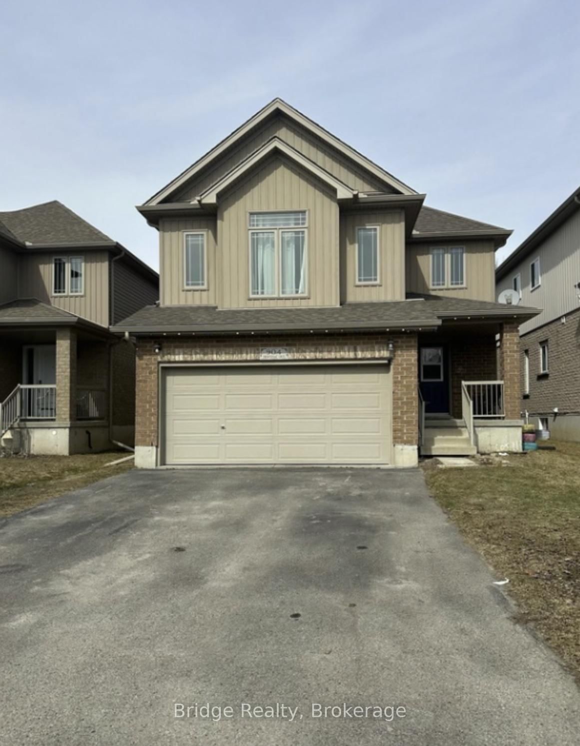 Building at 904 Frontenac Crescent, Woodstock, South