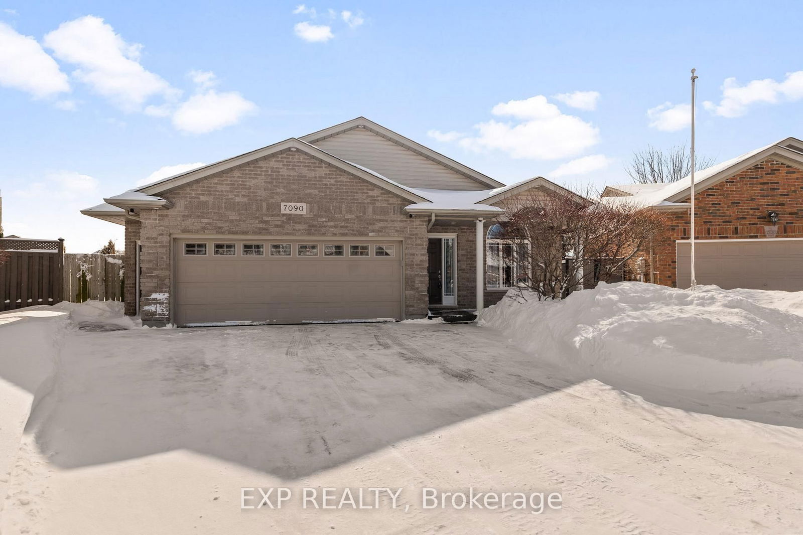 Detached House for sale at 7090 Julie Drive, Niagara Falls, Forestview, L2H 3L4 - MLS: X12026699