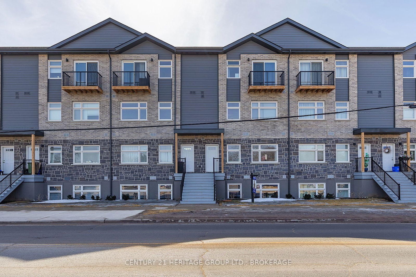 Townhouse for sale at 203-809 Development Drive, Kingston, South of Taylor-Kidd Blvd, K7M 0J4 - MLS: X12026801