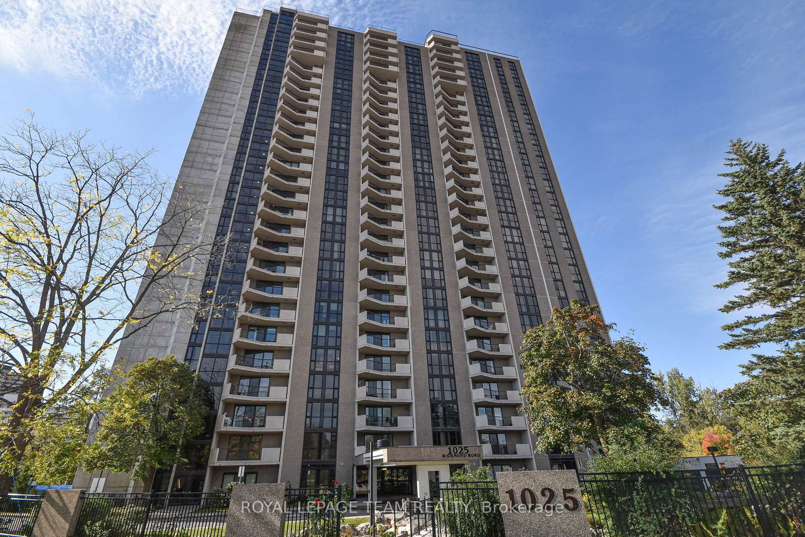 Condo for sale at 1003-1025 Richmond Road, Ottawa, Woodroffe, K2B 8G8 - MLS: X12026957