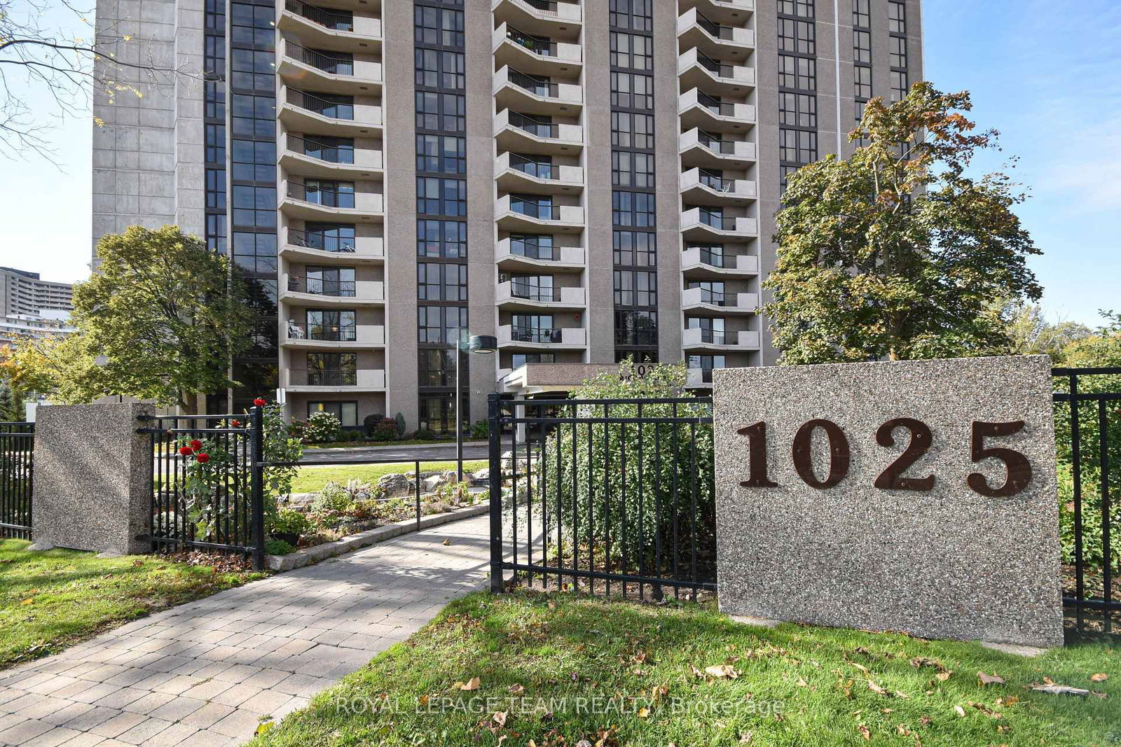 Condo for sale at 1003-1025 Richmond Road, Ottawa, Woodroffe, K2B 8G8 - MLS: X12026957