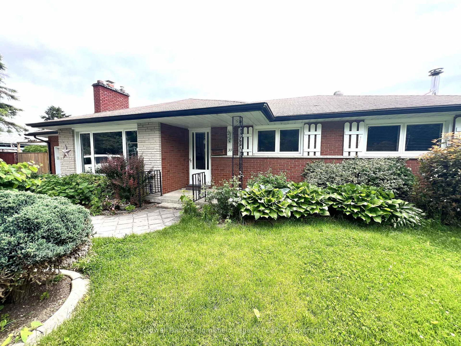 Detached House for sale at 39 Agincourt Gdns, London South, South T, N5Z 4E5 - MLS: X12027673