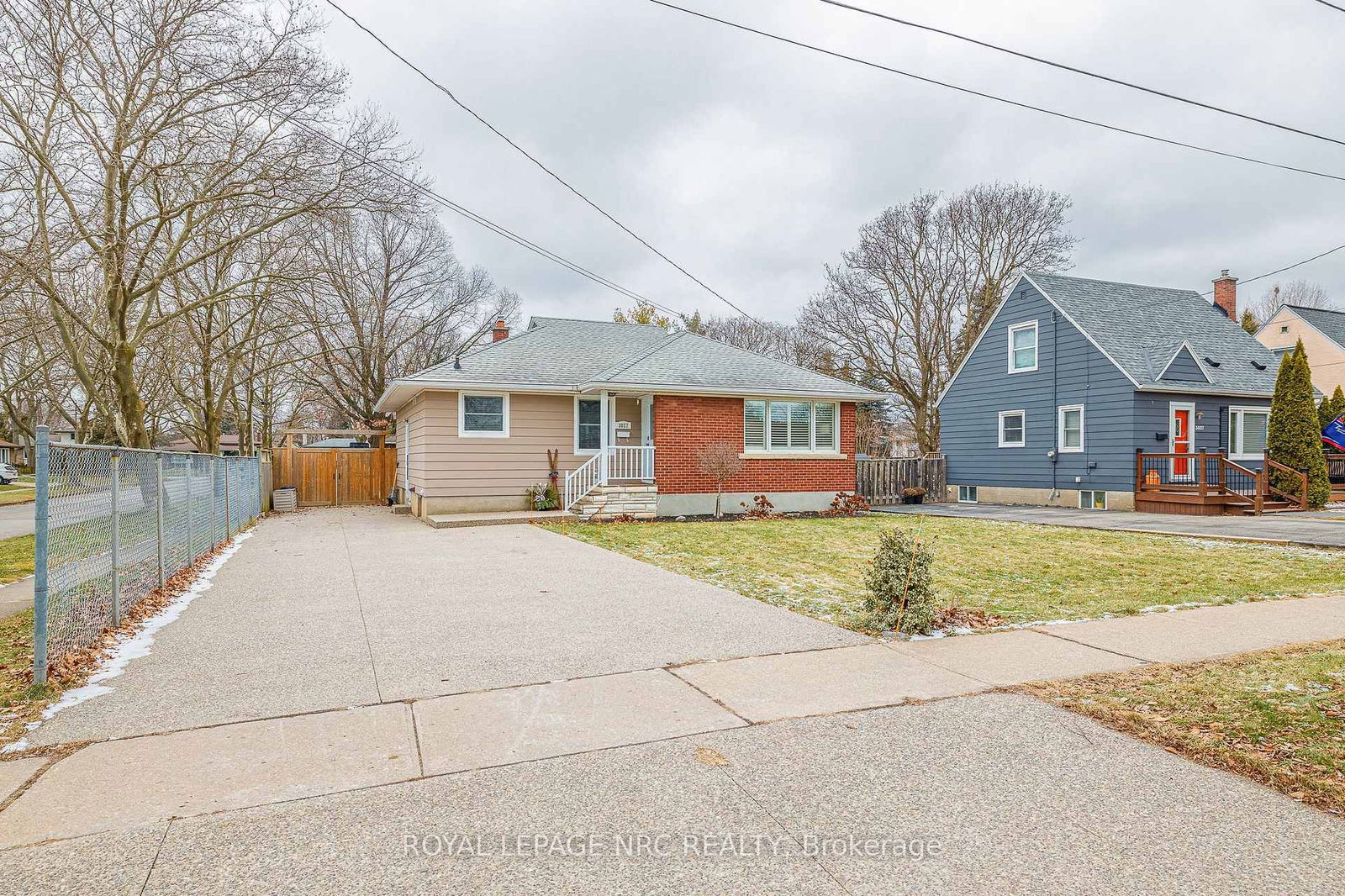 Detached House for sale at 3017 Saint Andrew Avenue, Niagara Falls, Stamford, L2J 2R5 - MLS: X12027779