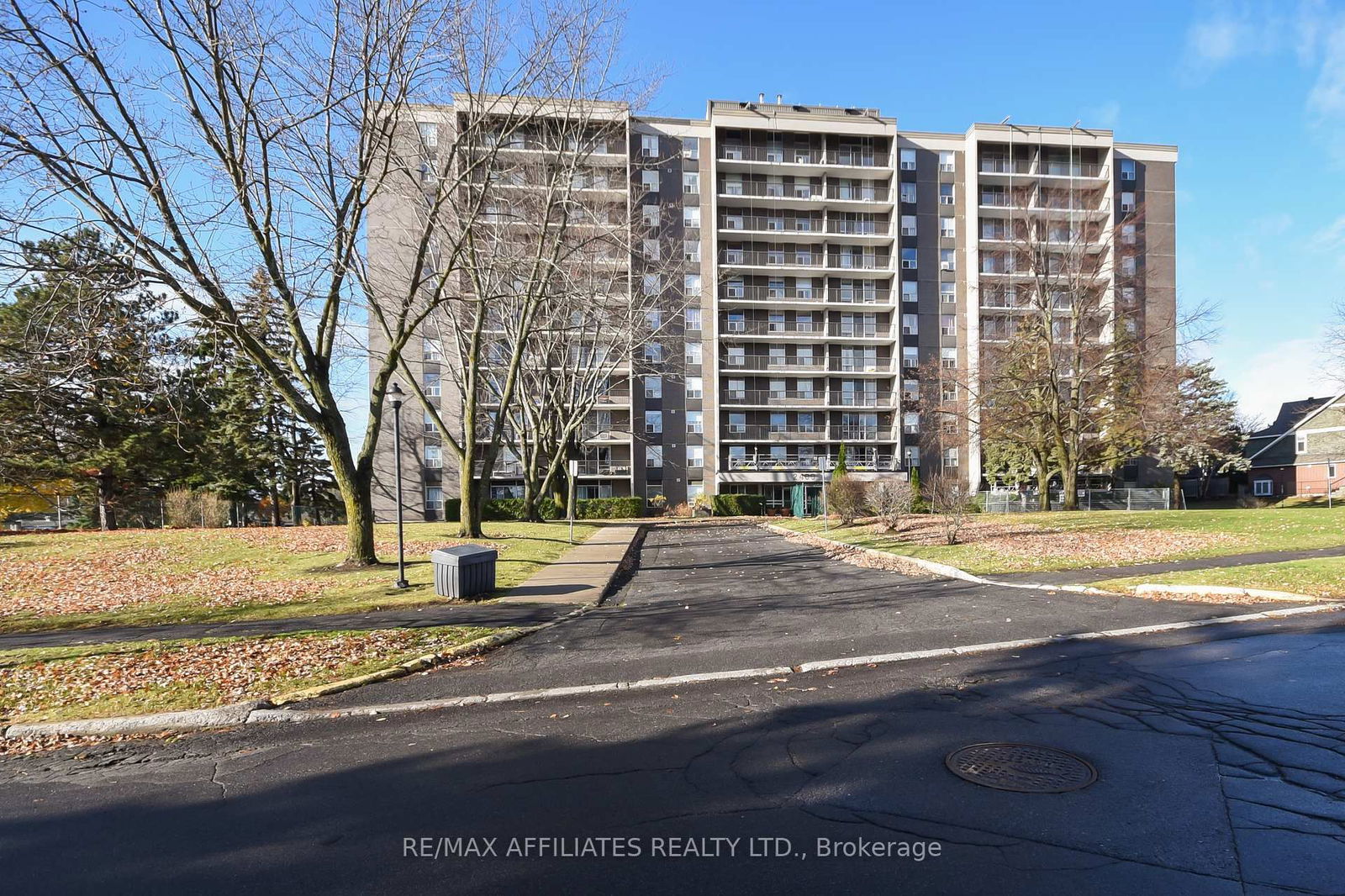 Building at 2400 Virginia Drive, Ottawa, Guildwood Estates - Urbandale Acres