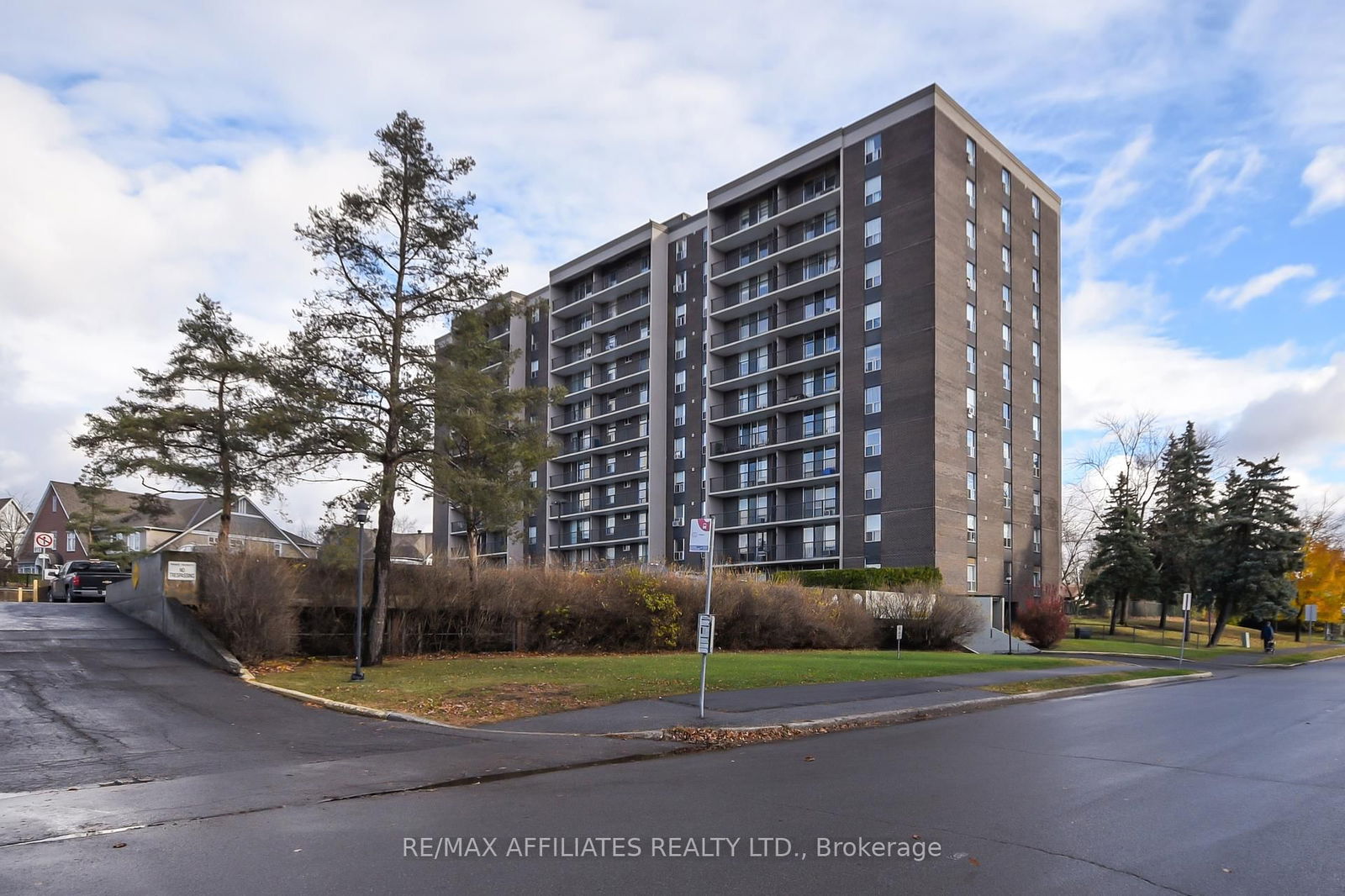 Condo for sale at 305-2400 Virginia Drive, Ottawa, Guildwood Estates - Urbandale Acres, K1H 8L3 - MLS: X12028828