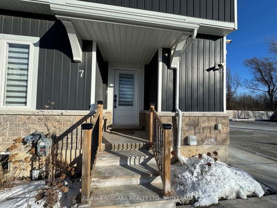 Townhouse for lease at 7 Upper-8196 Mcleod Road, Niagara Falls, Brown, L2H 3N3 - MLS: X12029015