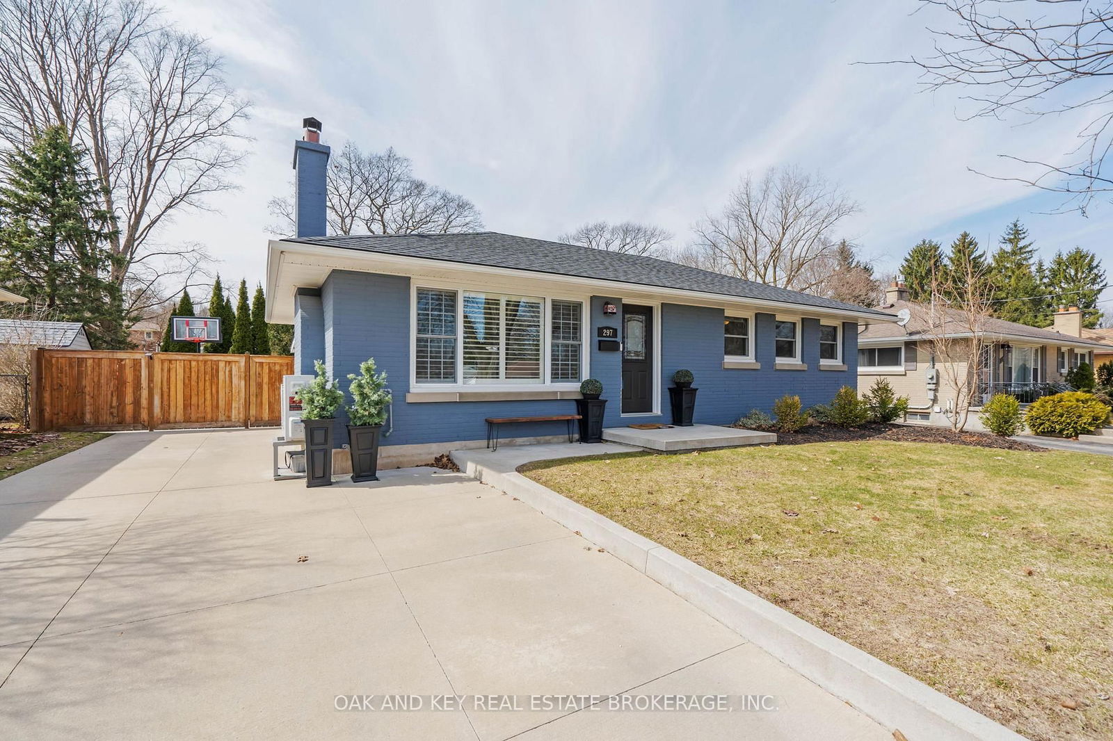 Detached House sold at 297 Griffith Street, London, South B, N6K 2R5 - MLS: X12029472