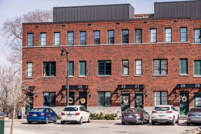 Townhouse sold at 25-290 Barton Street, Hamilton, Ontario, L8R 3P3 - Strathcona - MLS: X12029714