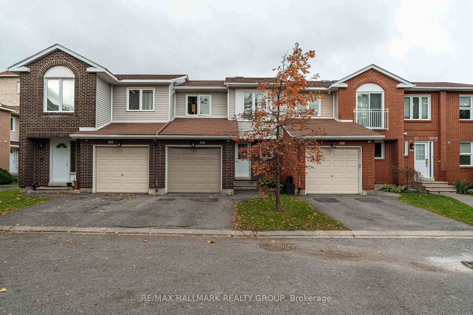 Building at 30B Castlebrook Lane, Ottawa, Centrepointe