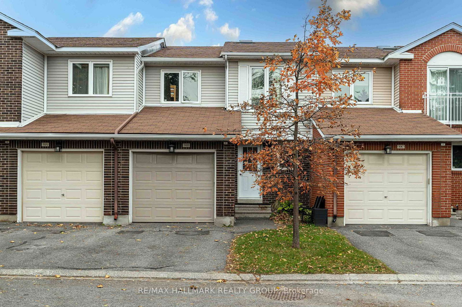 Townhouse for sale at 30B Castlebrook Lane, Ottawa, Centrepointe, K2G 5G5 - MLS: X12029754