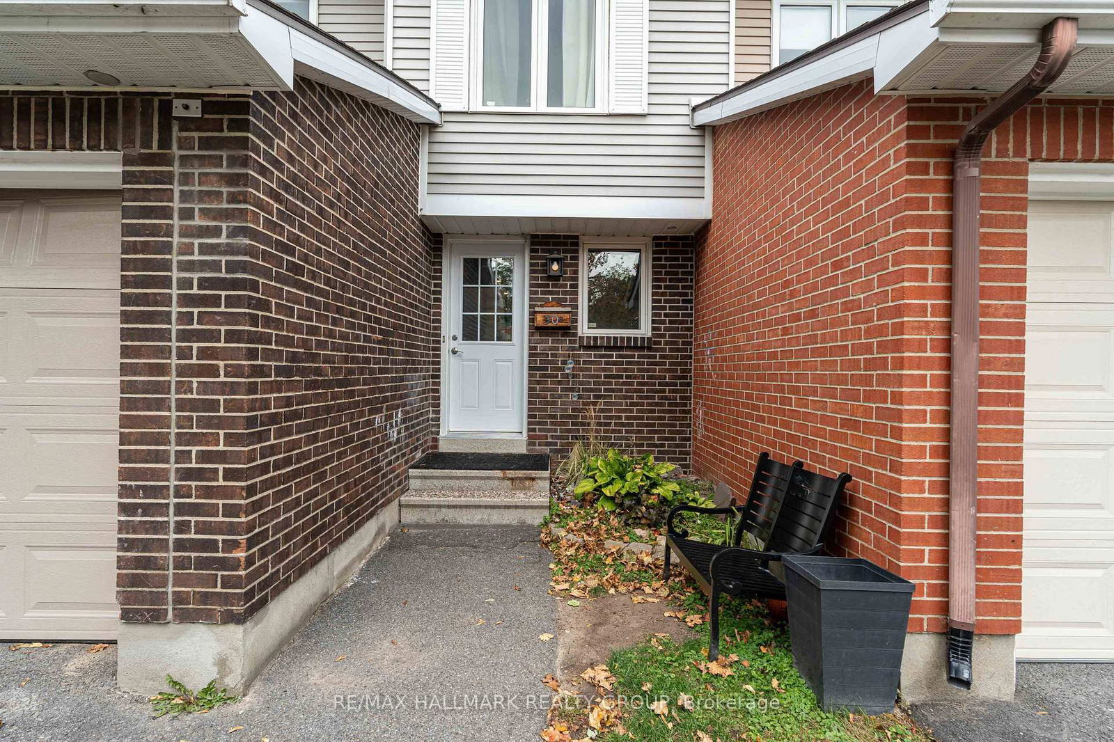 Townhouse for sale at 30B Castlebrook Lane, Ottawa, Centrepointe, K2G 5G5 - MLS: X12029754