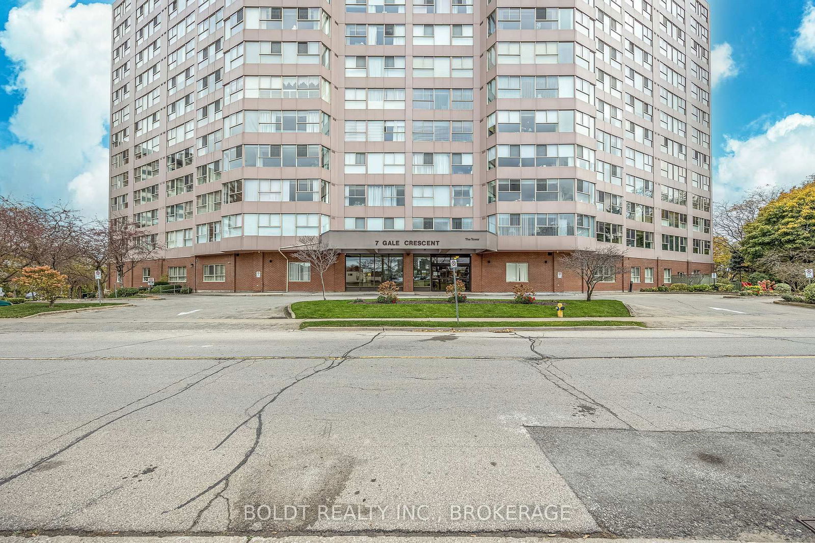 Condo for sale at 604-7 Gale Crescent, St. Catharines, E. Chester, L2R 7M8 - MLS: X12029947