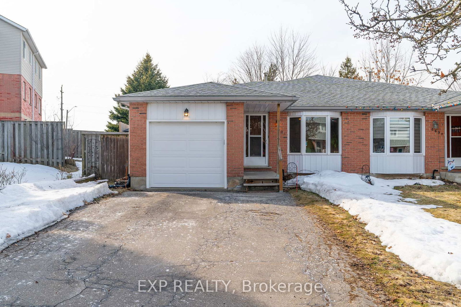 Semi-Detached House for sale at 669 Pinerow Crescent, Waterloo, N2T 2K5 - MLS: X12029993