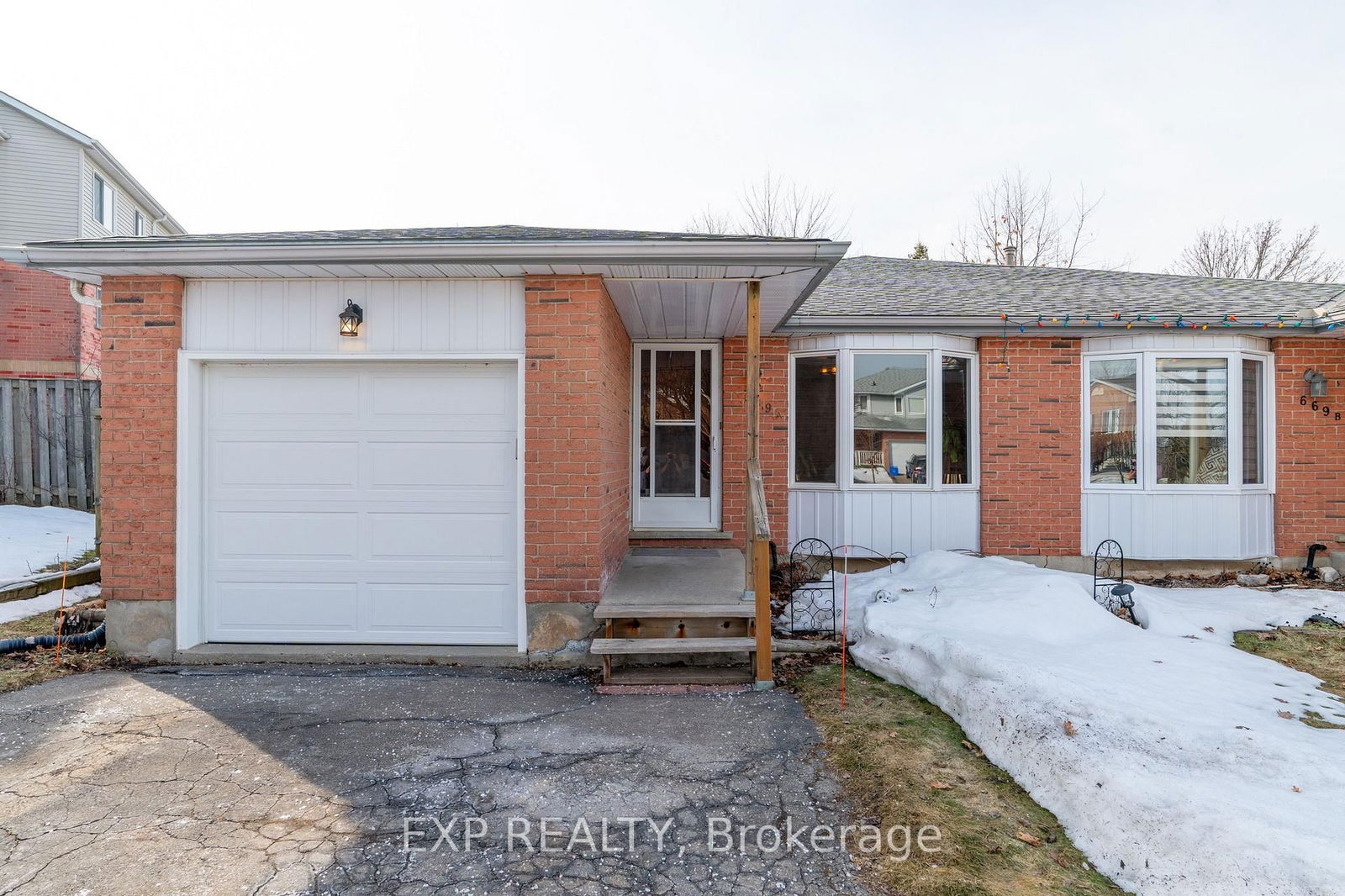 Semi-Detached House for sale at 669 Pinerow Crescent, Waterloo, N2T 2K5 - MLS: X12029993