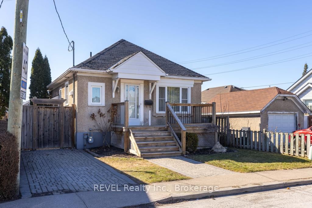 Detached House for sale at 63 Kernahan Street, St. Catharines, Downtown, L2R 4T1 - MLS: X12030395