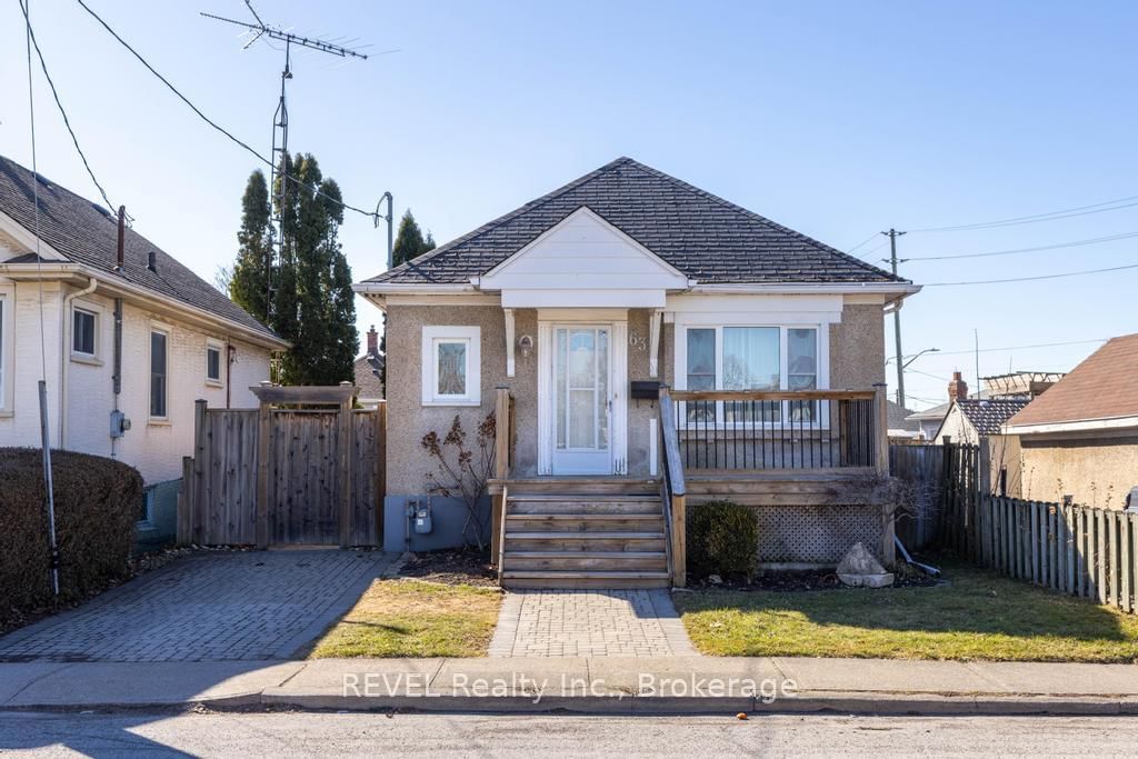 Detached House for sale at 63 Kernahan Street, St. Catharines, Downtown, L2R 4T1 - MLS: X12030395