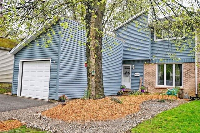 7 Ranchwood Crescent